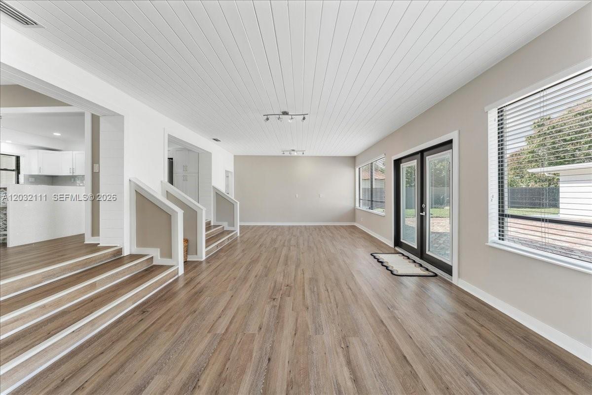 7705 Southwest 66th Street Miami, FL 33143 - Photo 13 of 60