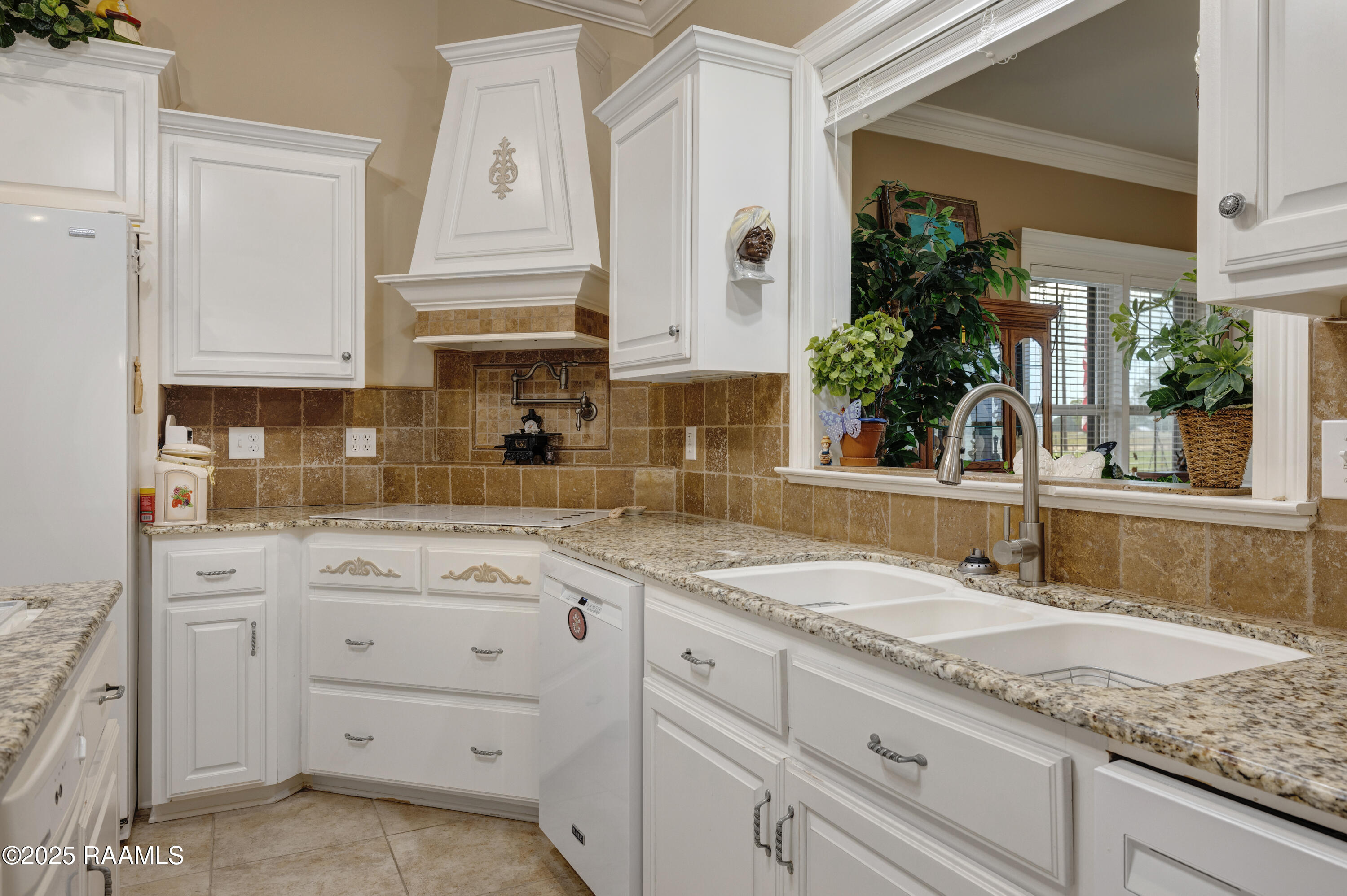 321 Rue De La Vache Road Scott, LA 70583 - Photo 9 of 25 Kitchen