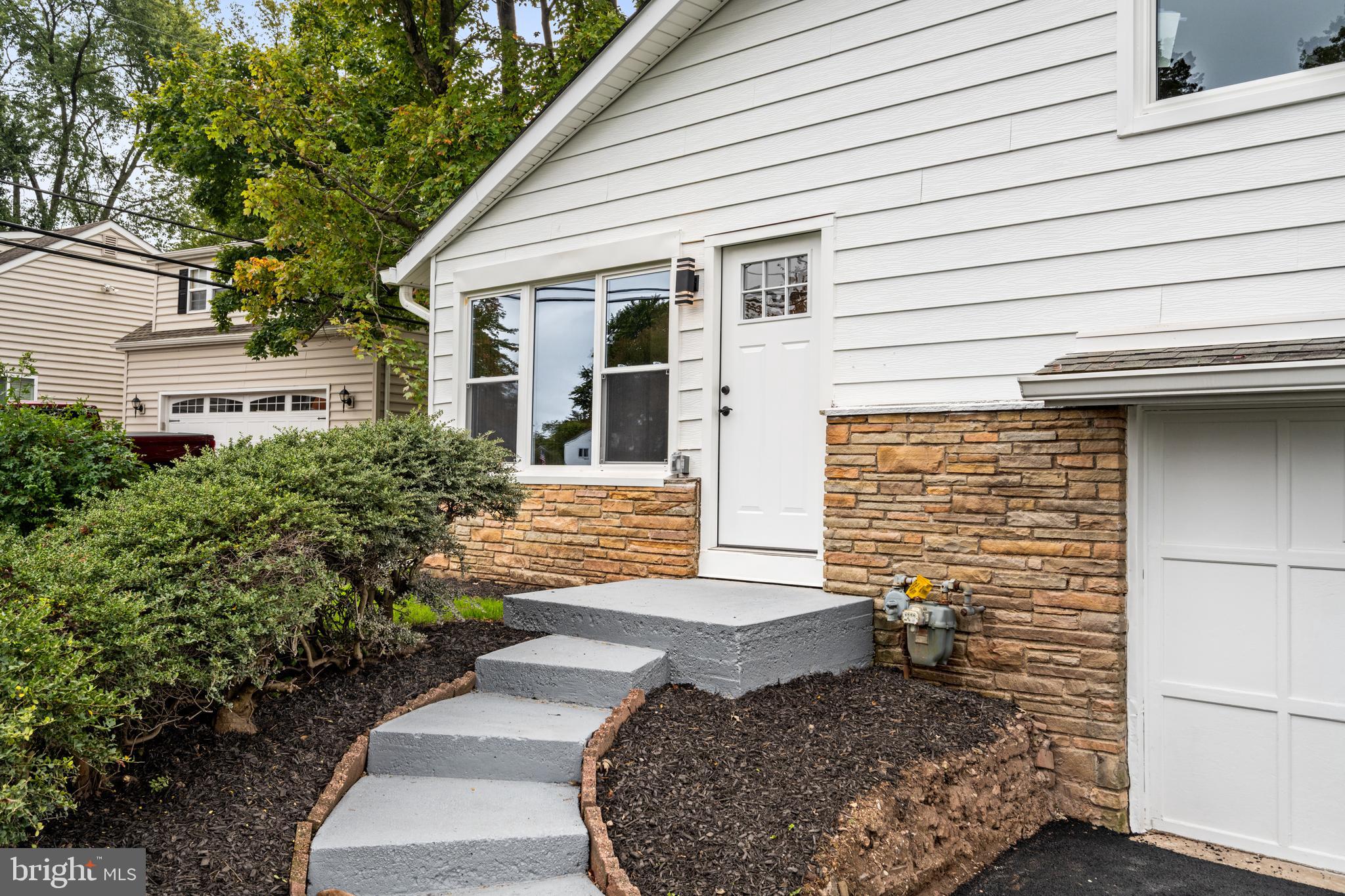 1274 Beverly Road Warminster, PA 18974 - Photo 19 of 40 Main entrance