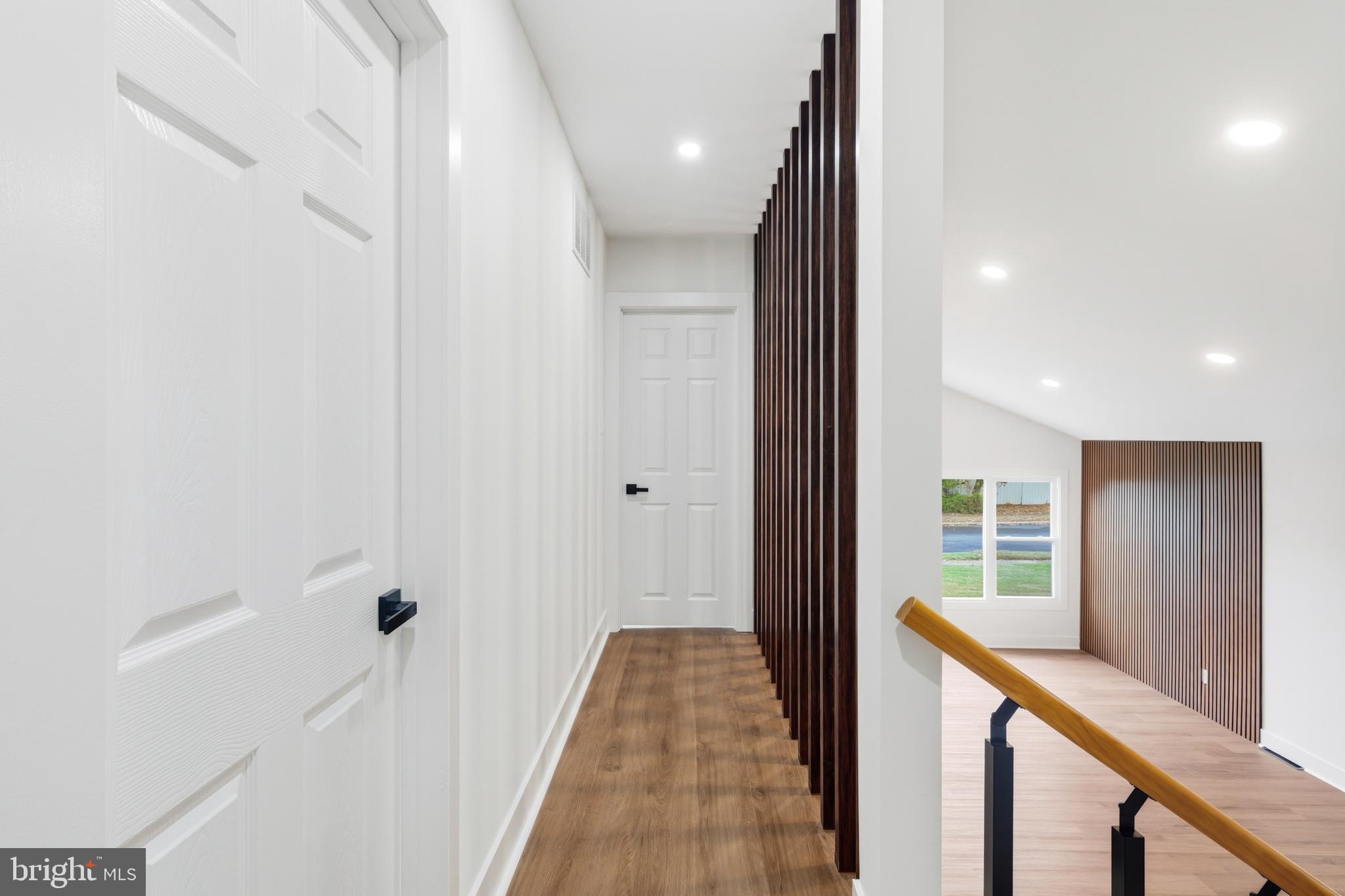 1274 Beverly Road Warminster, PA 18974 - Photo 20 of 40 Hallway upstairs