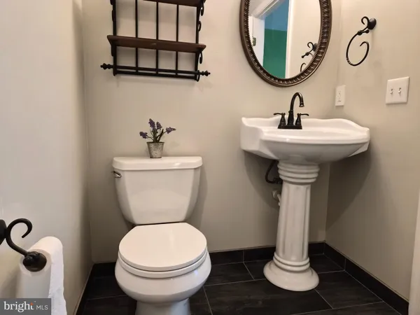 $2,000 | 18701 Sparkling Water Drive, Unit 13D, Germantown, MD 20874