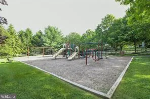 $2,000 | 18701 Sparkling Water Drive, Unit 13D, Germantown, MD 20874