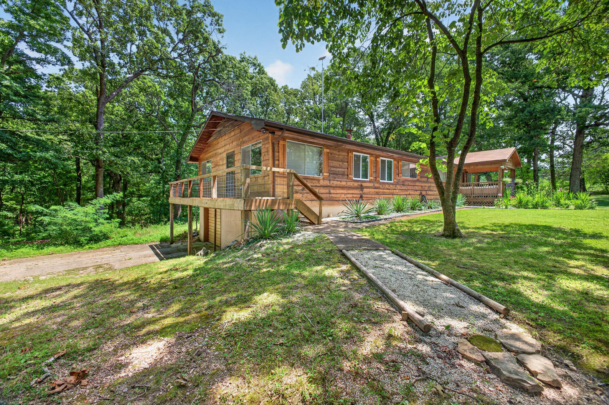 411 Moon Valley Road Lebanon, MO 65536 - Photo 5 of 144 IMG_2692