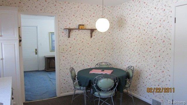 855 East Square Lake Road Troy, MI 48085 - Photo 13 of 25 855 East Square Lake Road 023