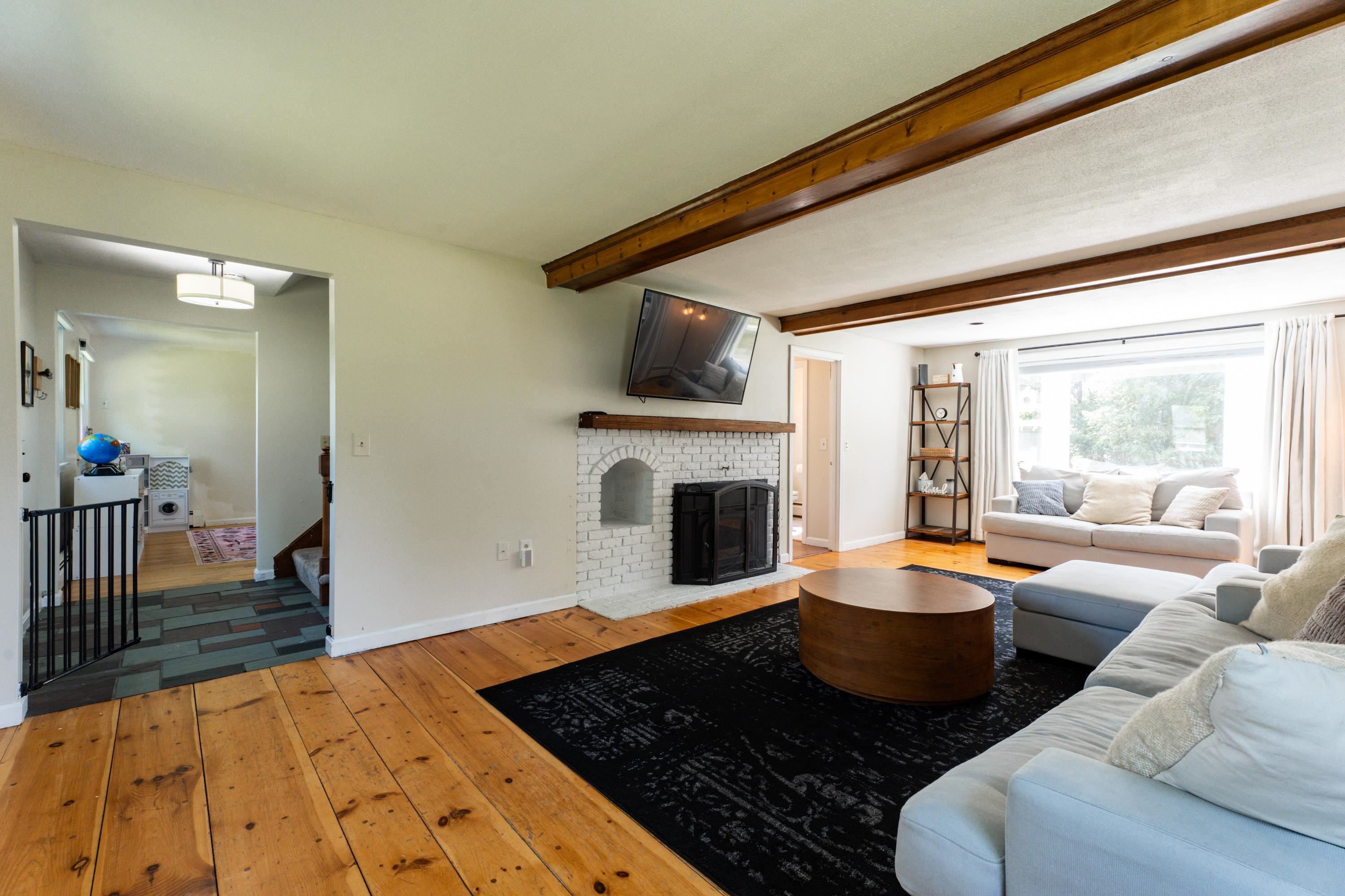 7 Old Chester Road Derry, NH 03038 - Photo 6 of 32