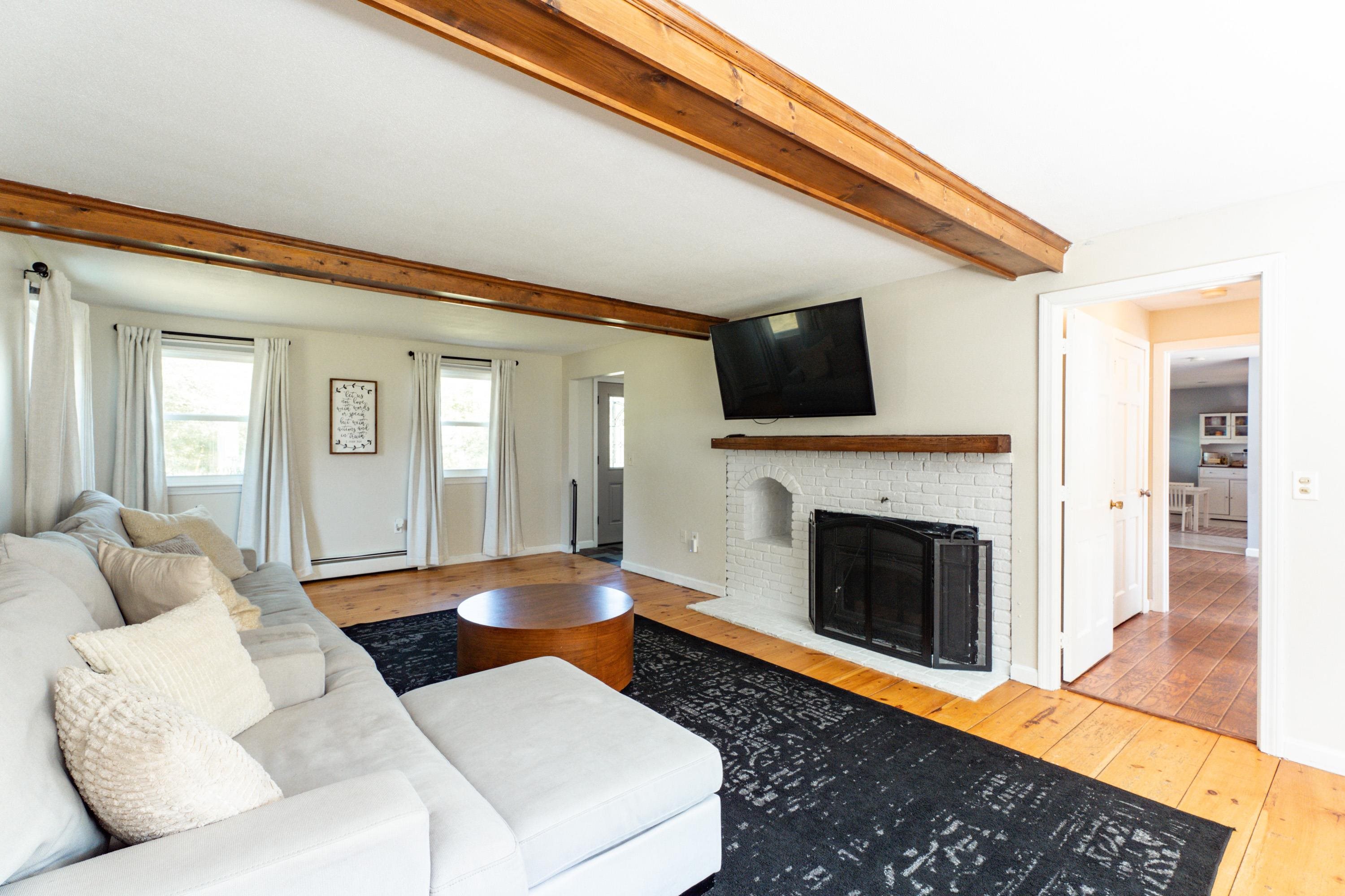 7 Old Chester Road Derry, NH 03038 - Photo 8 of 32