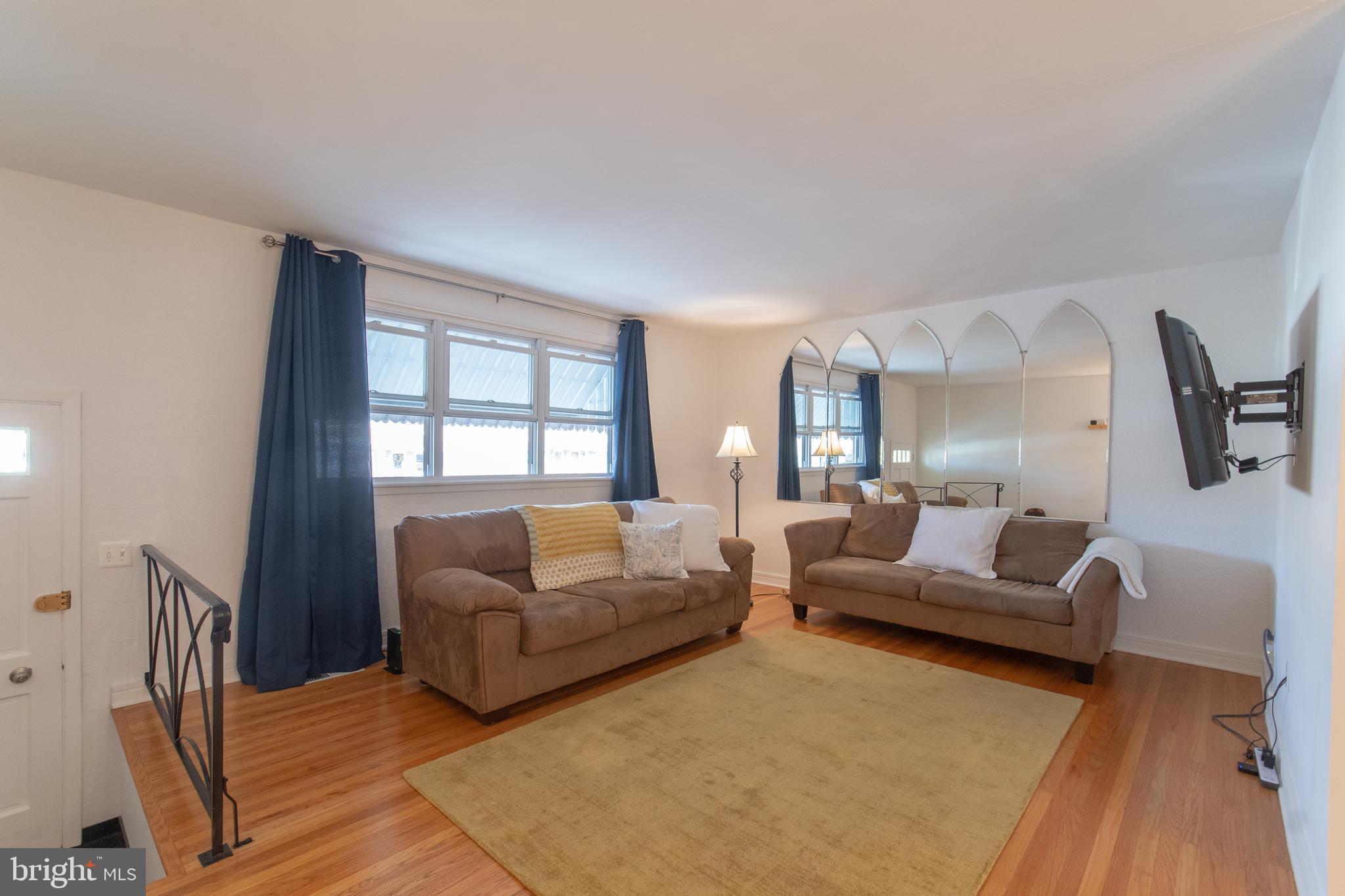 10215 West Keswick Road Philadelphia, PA 19114 - Photo 3 of 26 Gallery Image 3