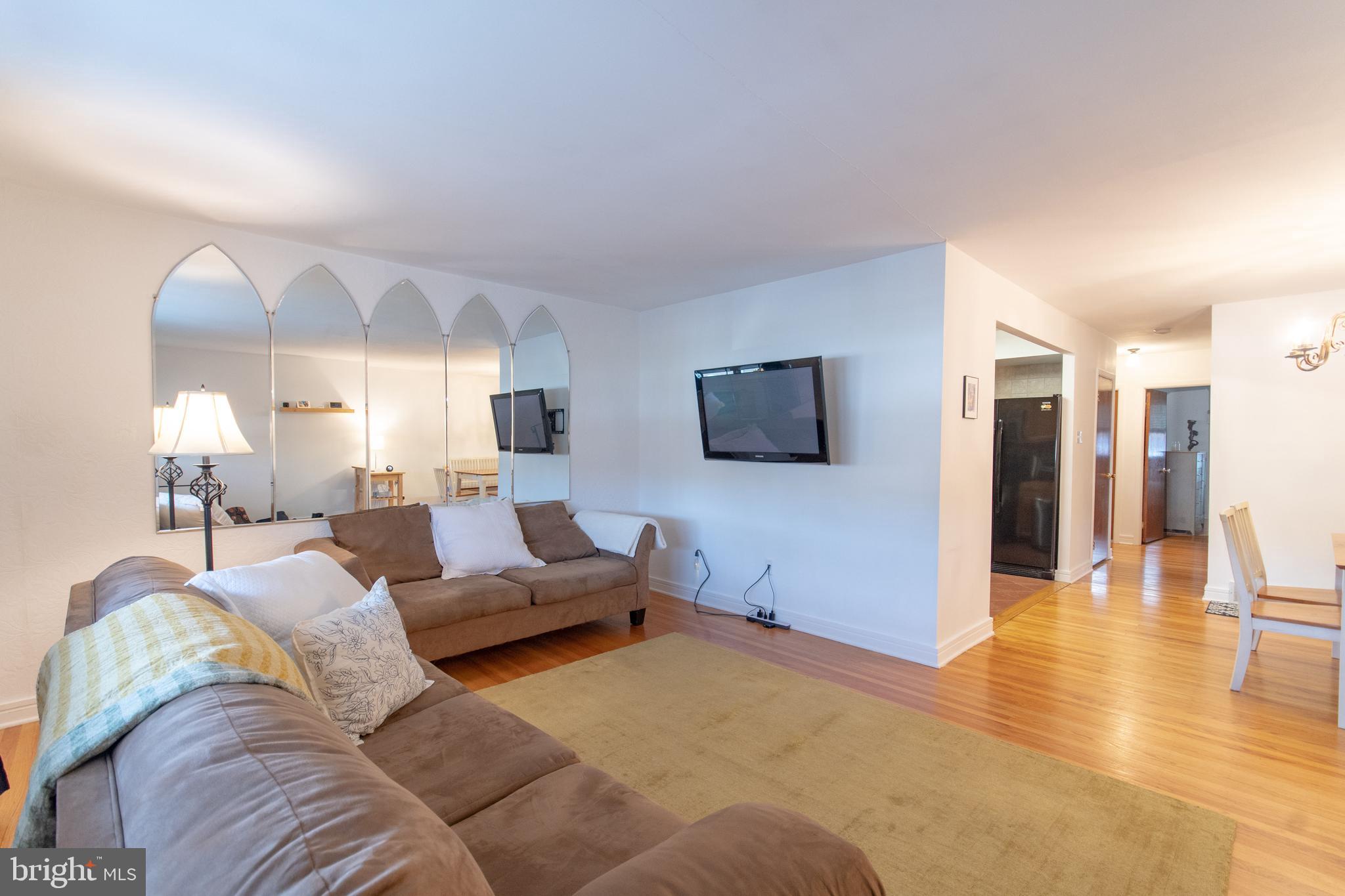 10215 West Keswick Road Philadelphia, PA 19114 - Photo 5 of 26 Gallery Image 5