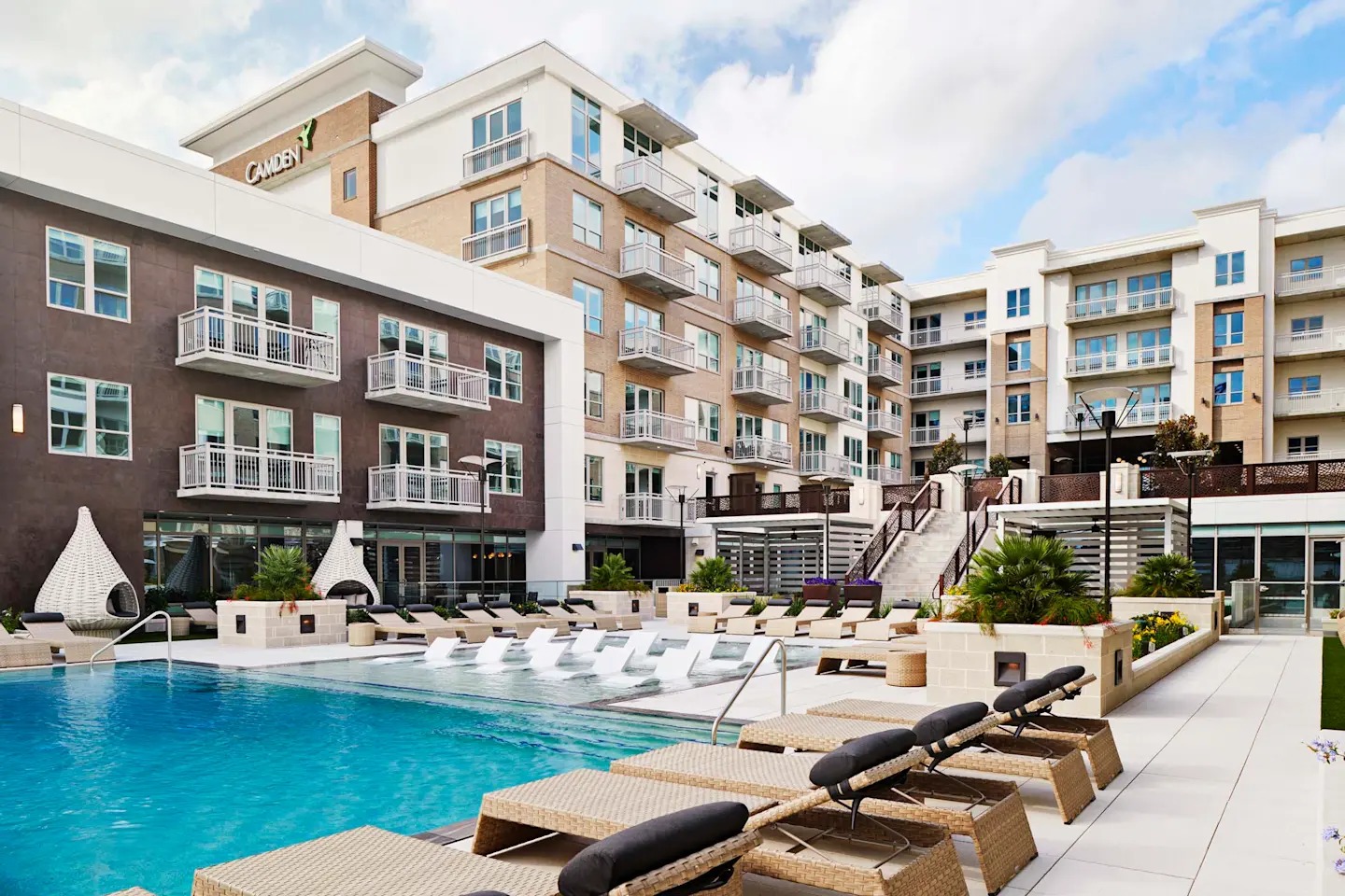 2727 Travis Street, Unit 608 Houston, TX 77006 - Photo 26 of 28 Move in by July 31 to receive up to 2 weeks FREE!