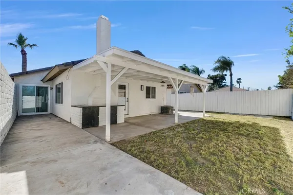 $589,000 | 2092-2093 West Greenbriar Street, Colton, CA 92324