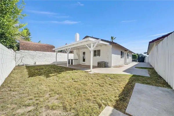 $589,000 | 2092-2093 West Greenbriar Street, Colton, CA 92324
