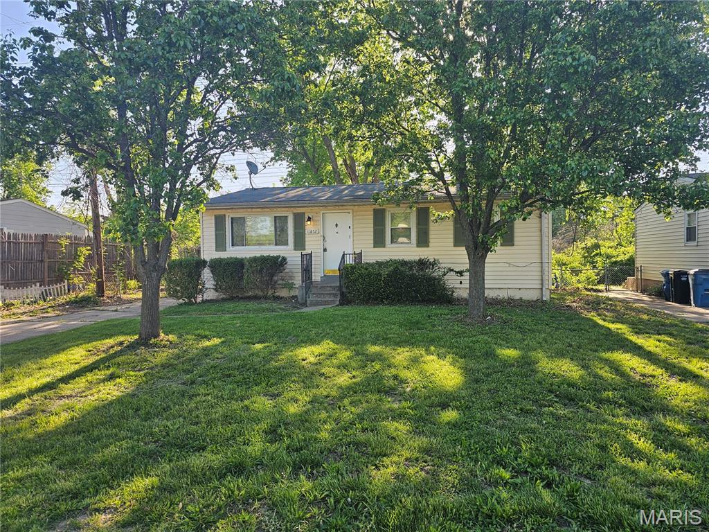 11852 Criterion Avenue St. Louis, MO 63138 - Photo 2 of 23