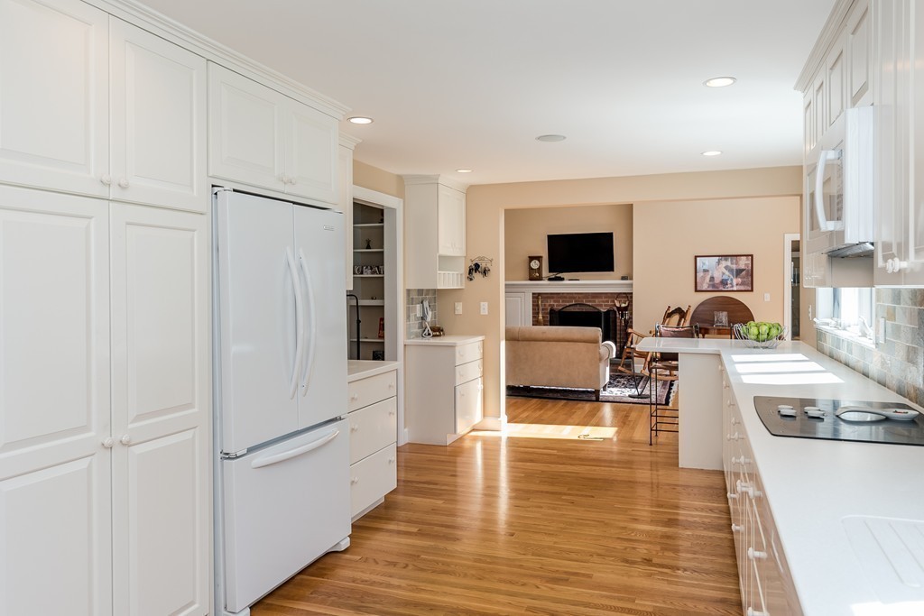 43 Peter Bulkeley Road Concord, MA 01742 - Photo 8 of 24 Gallery Image 8