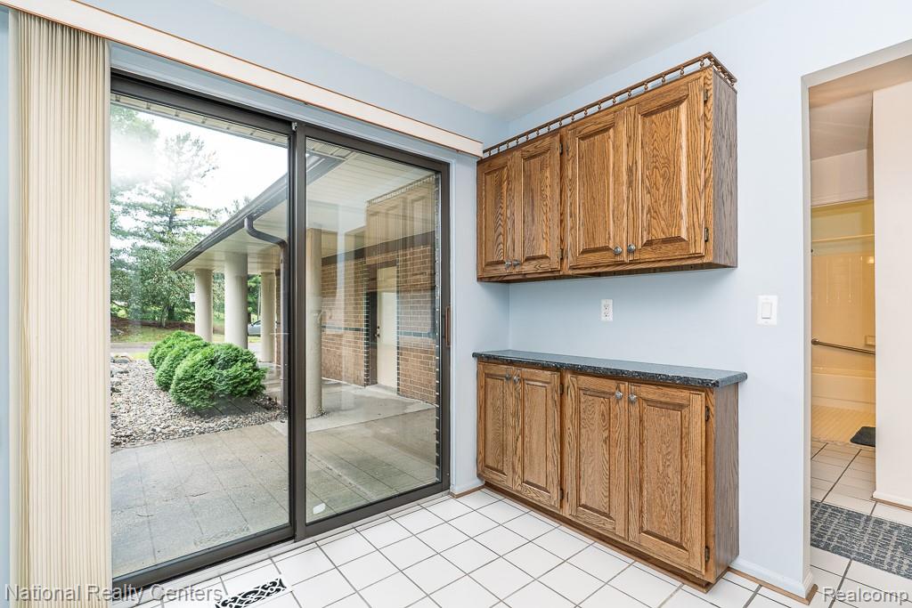 906 Wexford Way, Unit 3 Rochester Hills, MI 48307 - Photo 7 of 25