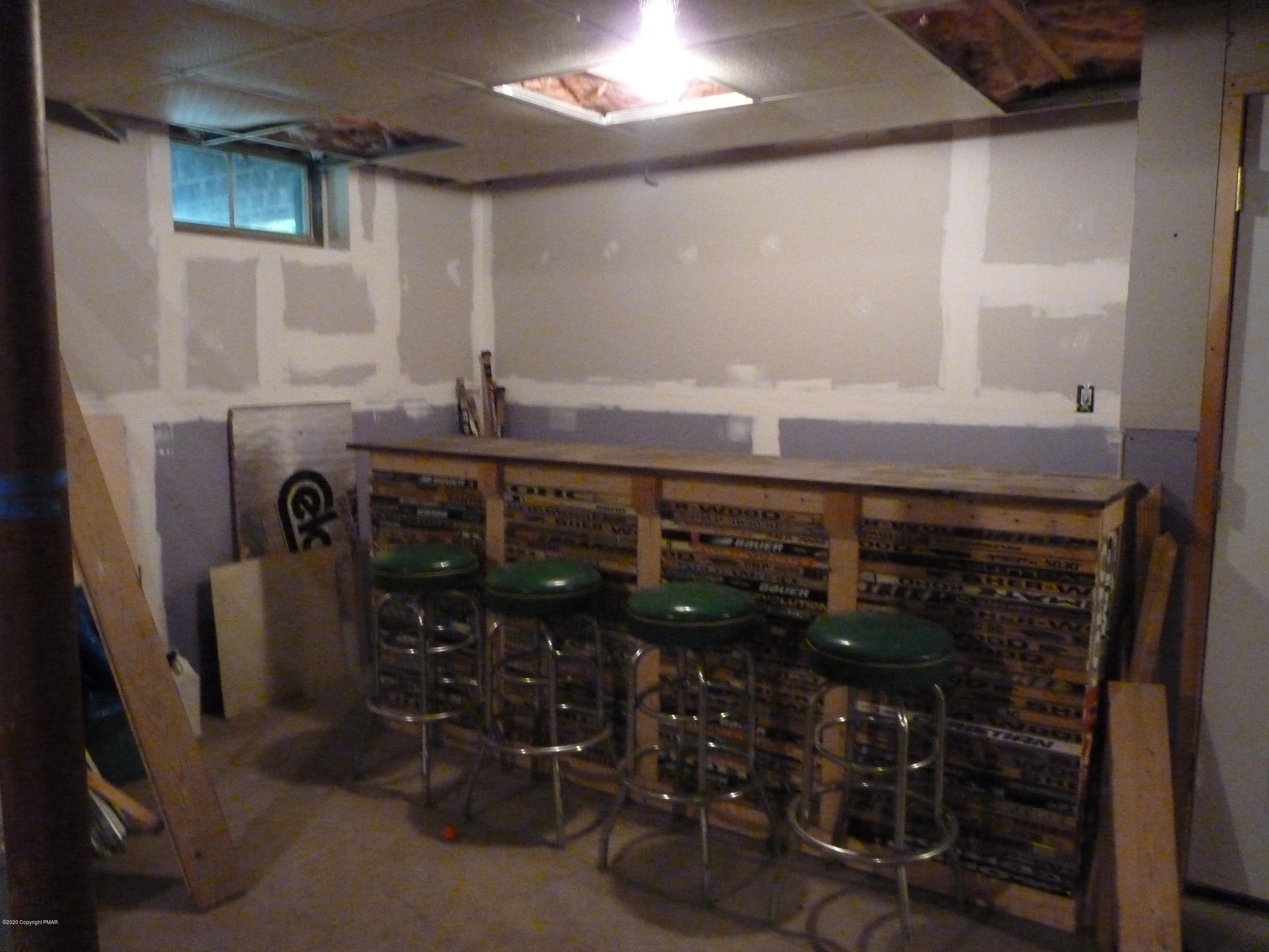 139 Fern Ridge Road Blakeslee, PA 18610 - Photo 18 of 19 a locker room