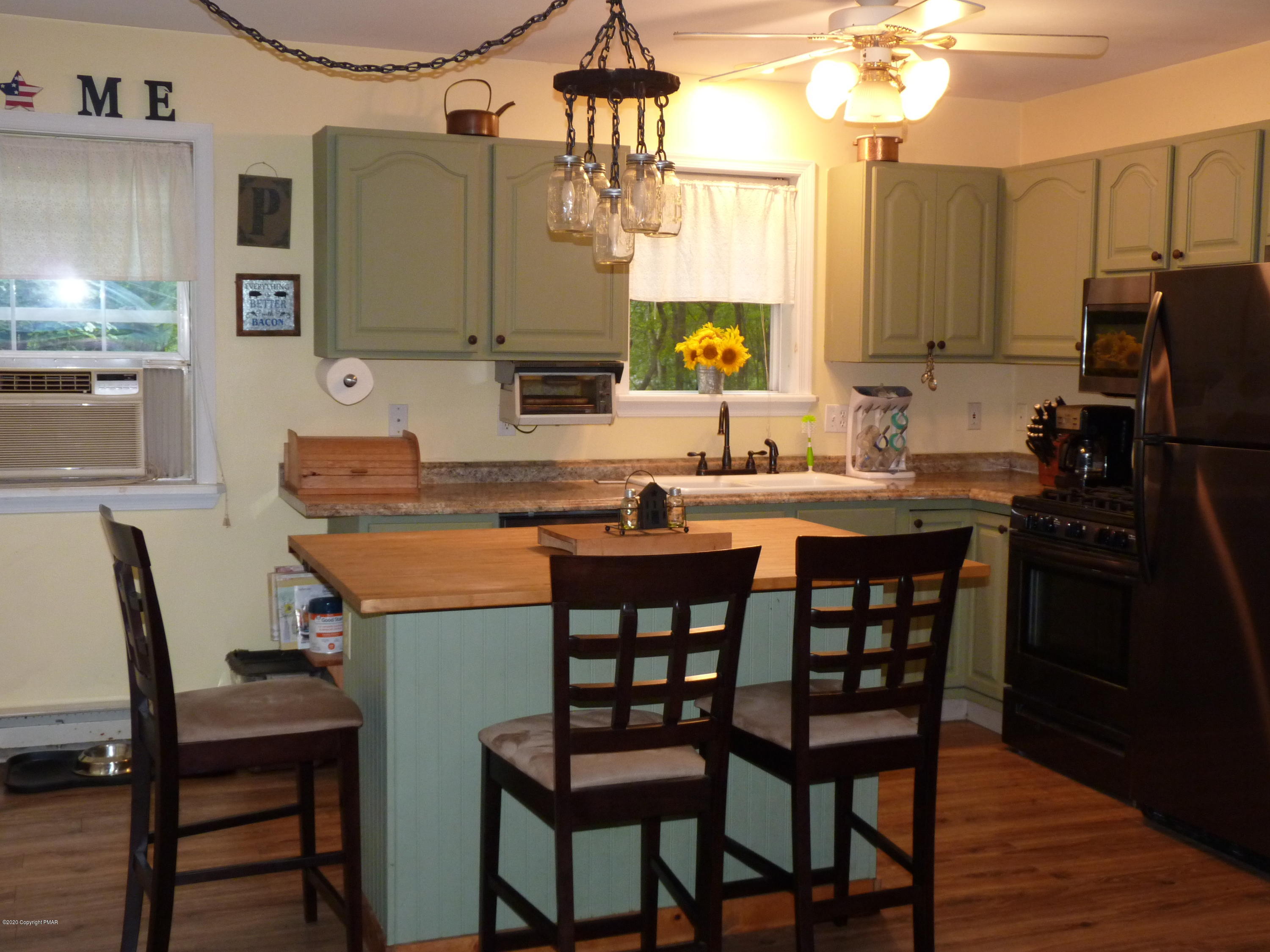 139 Fern Ridge Road Blakeslee, PA 18610 - Photo 7 of 19 a table and chairs in a kitchen