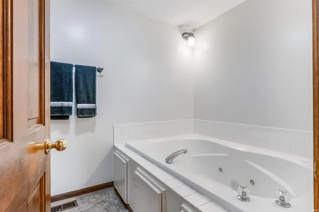 $2,200 | 115 Blue Cliff Place, Fort Wayne, IN 46804