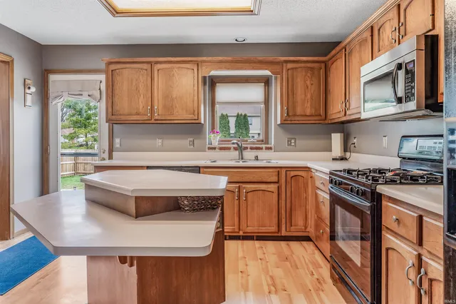 $2,200 | 115 Blue Cliff Place, Fort Wayne, IN 46804