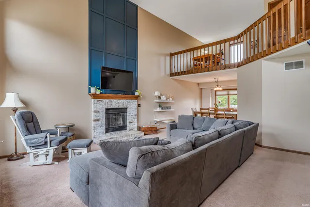 $2,200 | 115 Blue Cliff Place, Fort Wayne, IN 46804