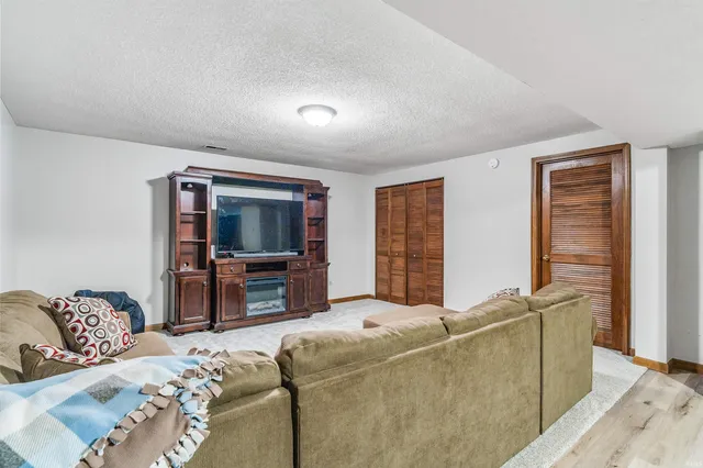 $2,200 | 115 Blue Cliff Place, Fort Wayne, IN 46804