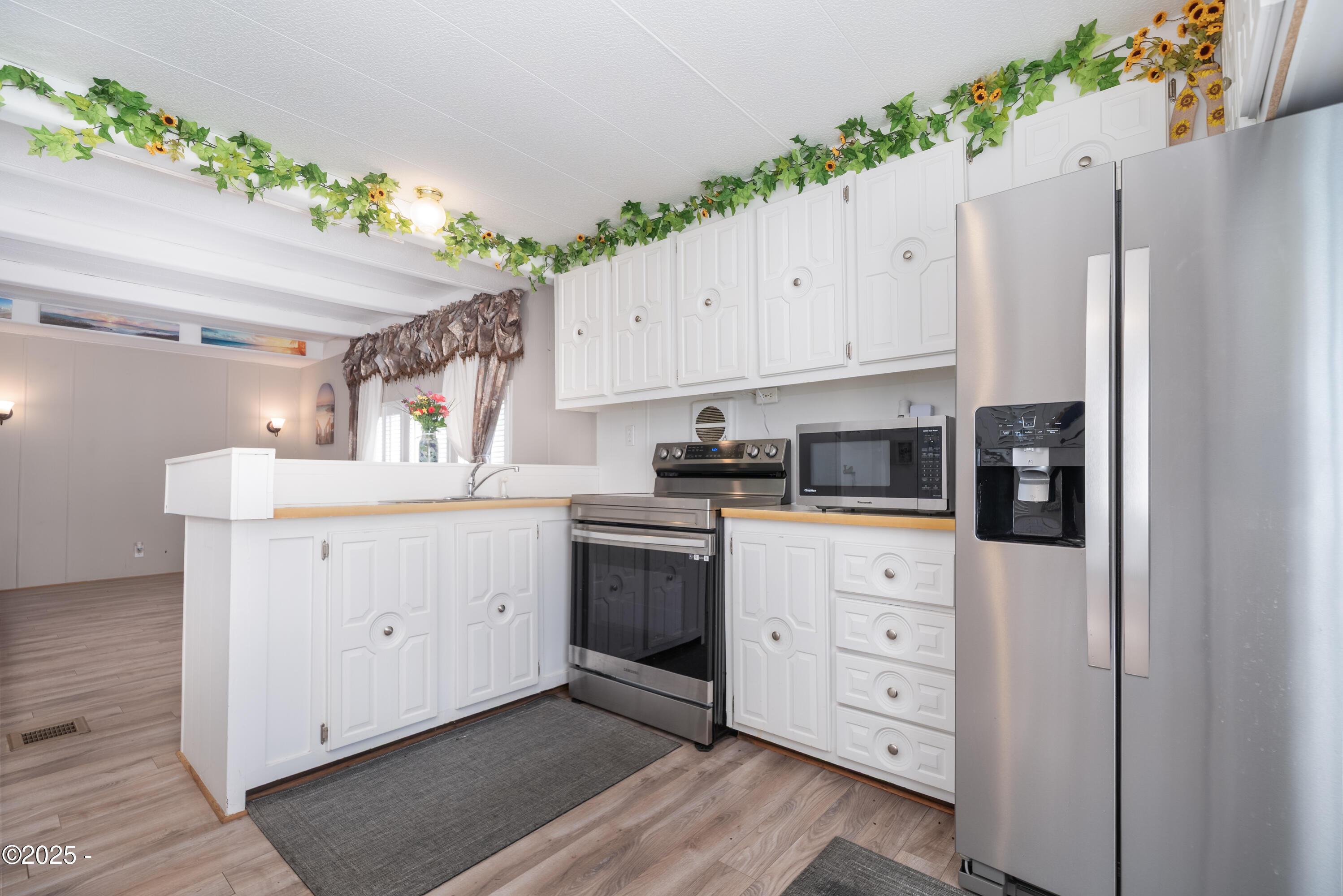 4875 Highway 101, Unit 92 Depoe Bay, OR 97341 - Photo 10 of 26 New Stainless Steel Appliances