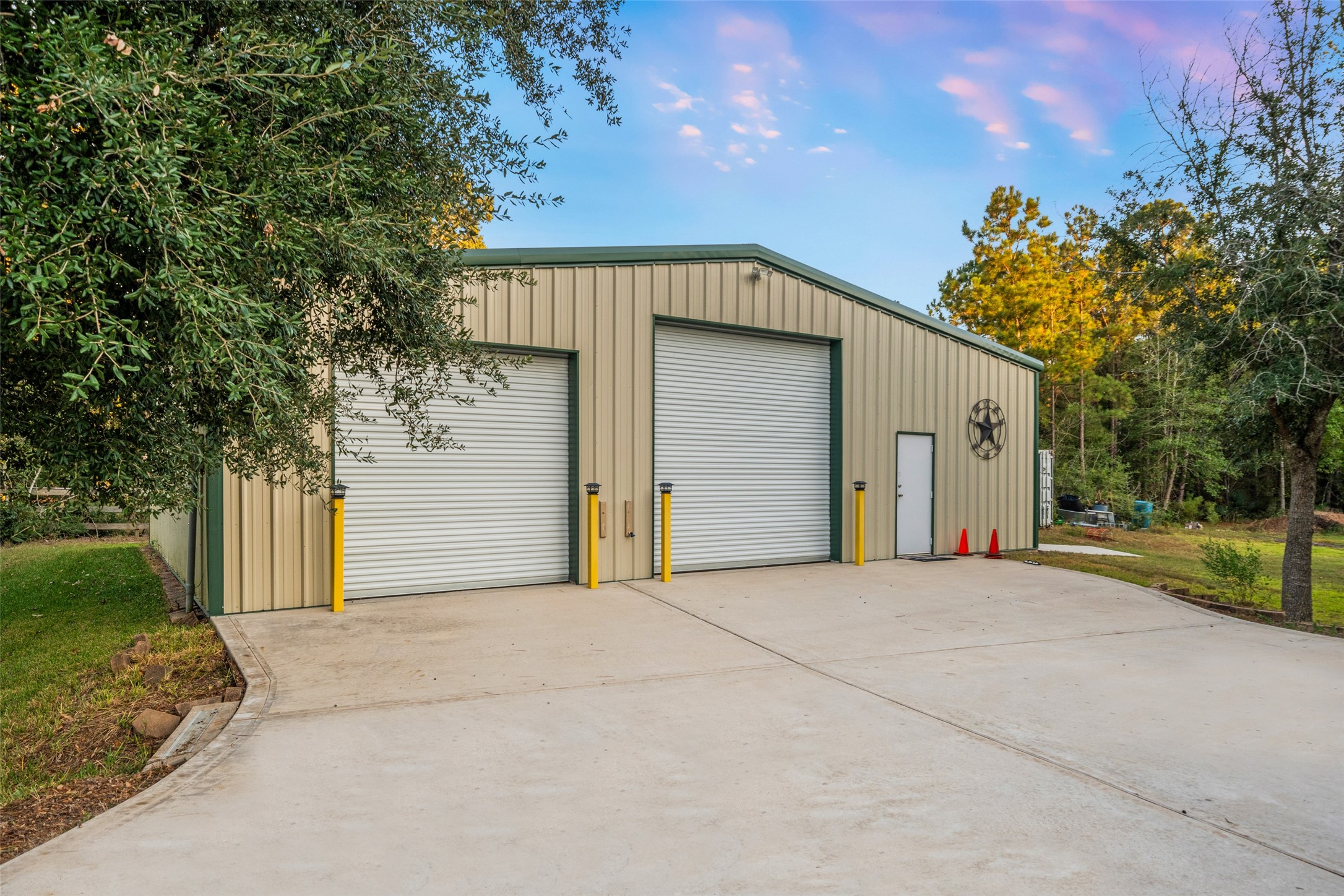 10366 Happy Trail Conroe, TX 77384 - Photo 3 of 37