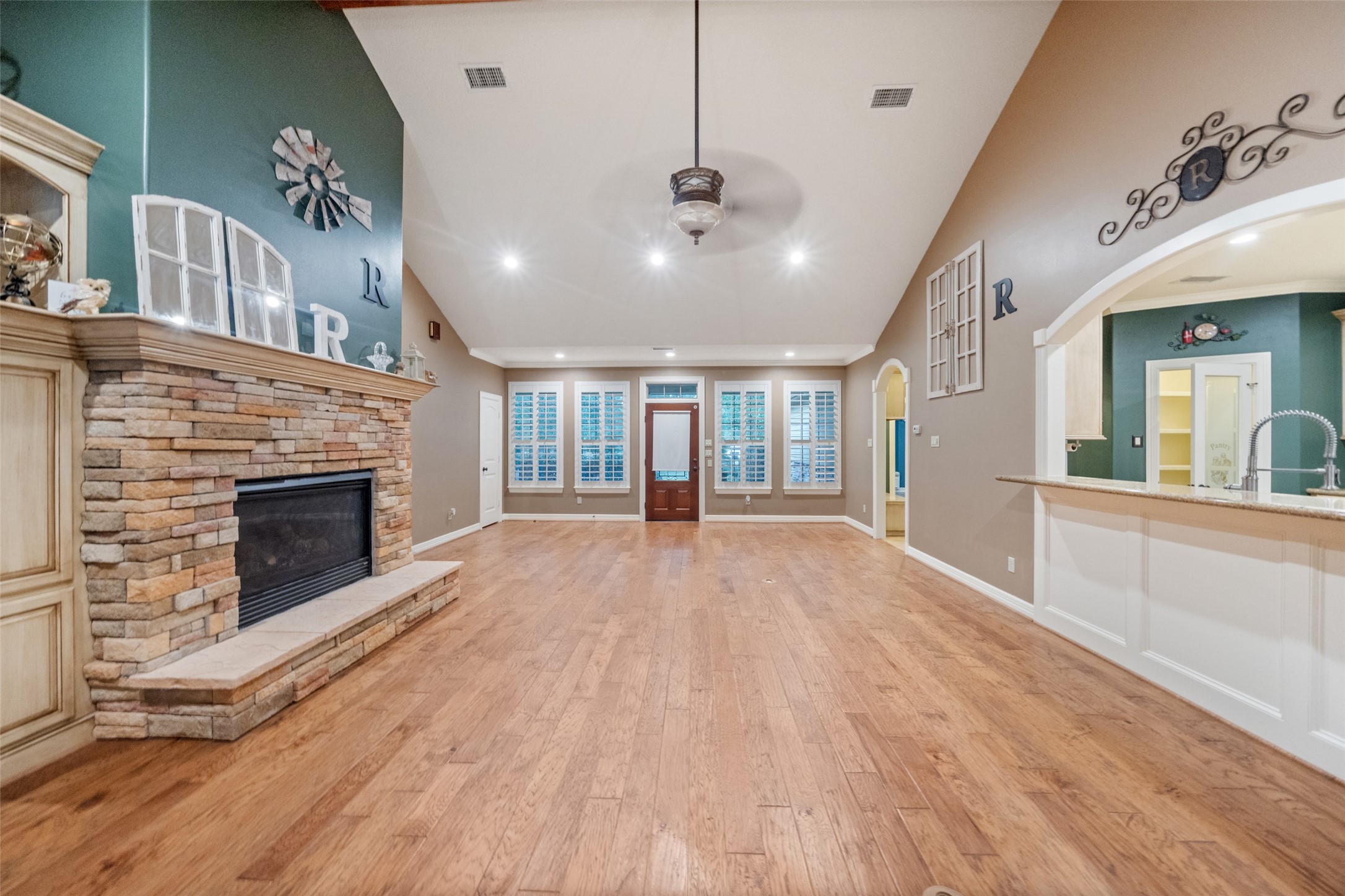 10366 Happy Trail Conroe, TX 77384 - Photo 6 of 37