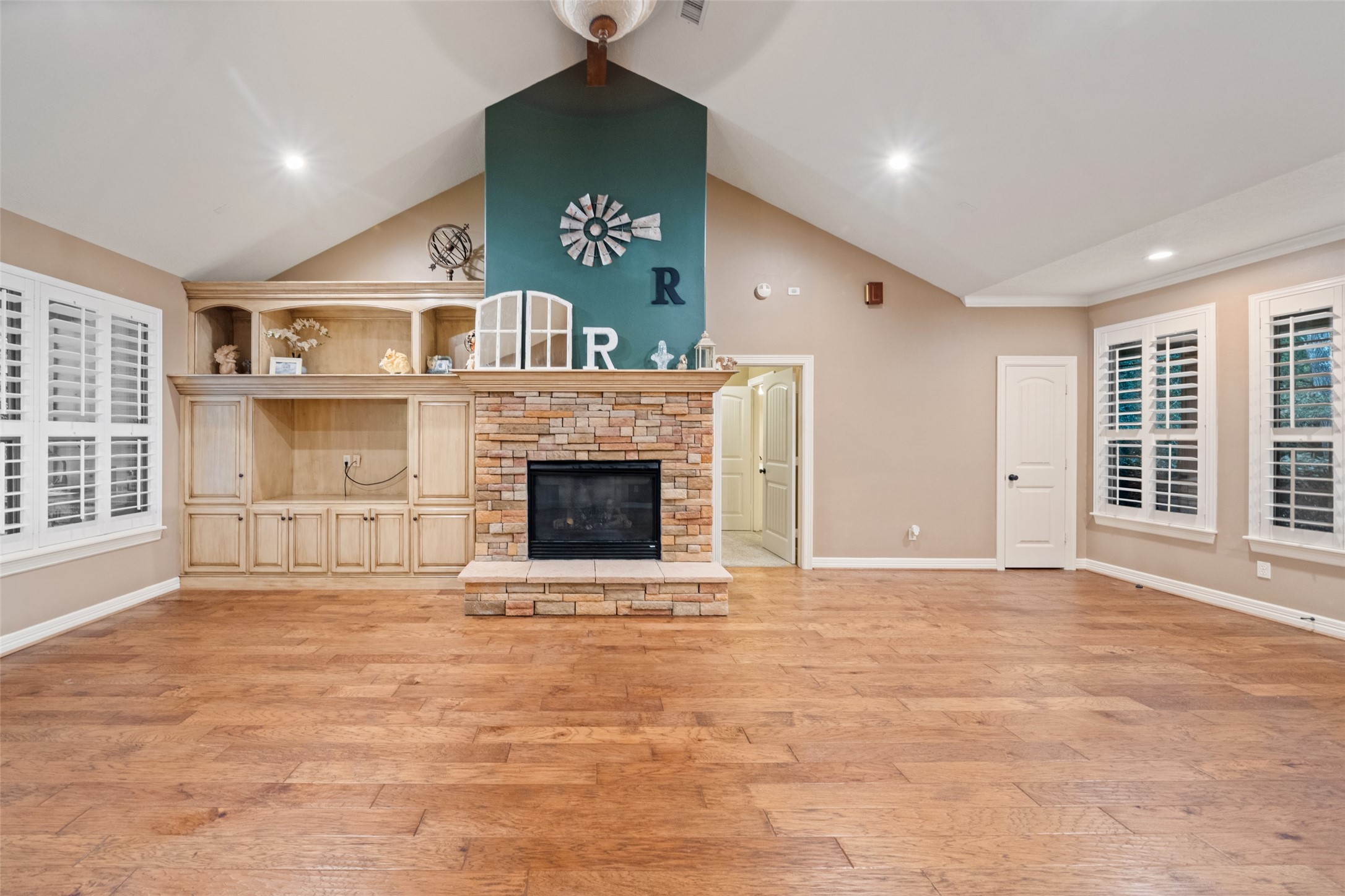 10366 Happy Trail Conroe, TX 77384 - Photo 7 of 37