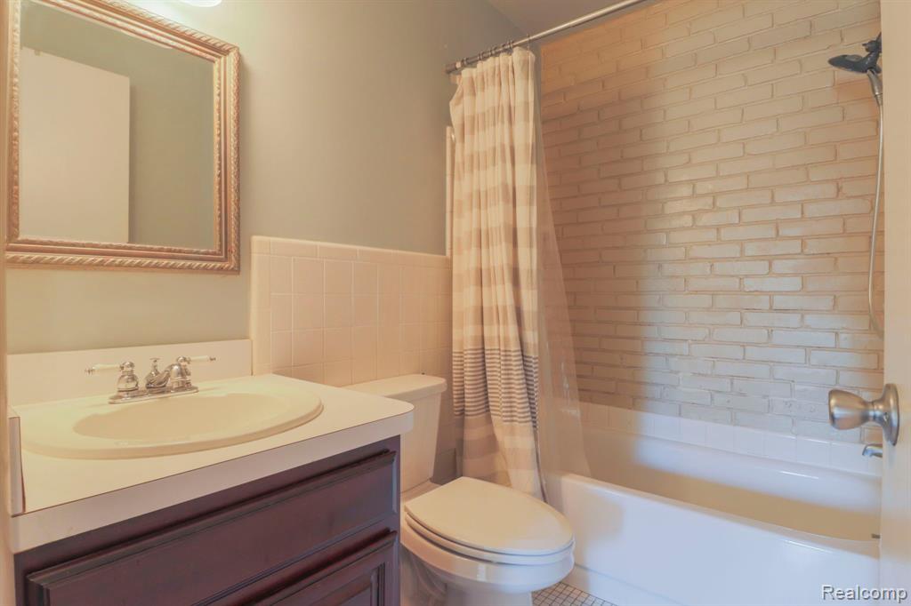 2230 West 14 Mile Road, Unit 26 Royal Oak, MI 48073 - Photo 14 of 23