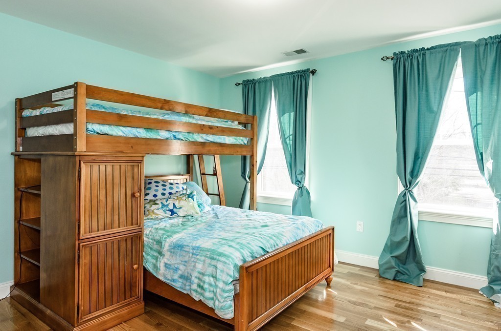 79 Maple Street Lexington, MA 02420 - Photo 17 of 29 Gallery Image 17