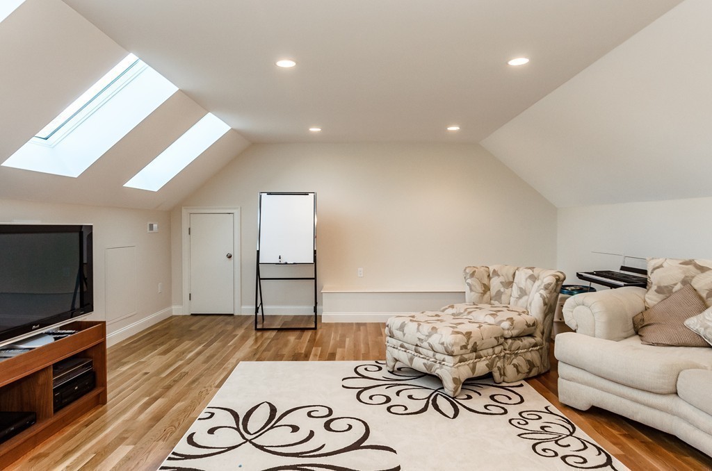 79 Maple Street Lexington, MA 02420 - Photo 21 of 29 Gallery Image 21