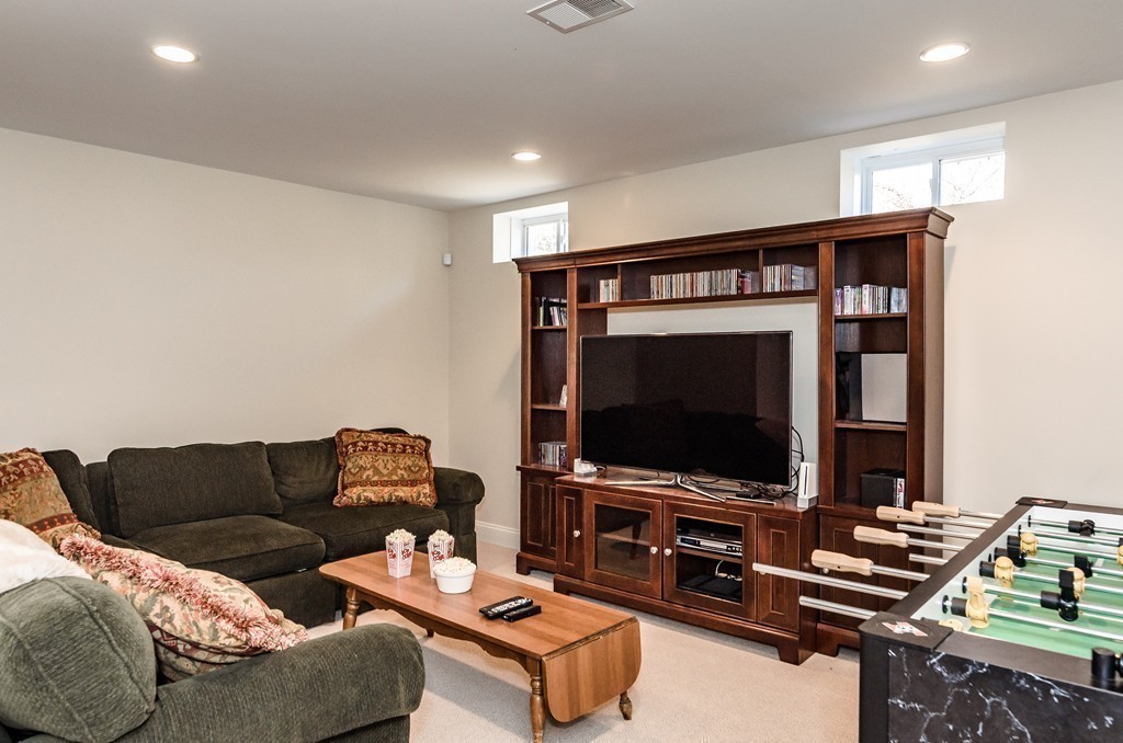 79 Maple Street Lexington, MA 02420 - Photo 26 of 29 Gallery Image 26