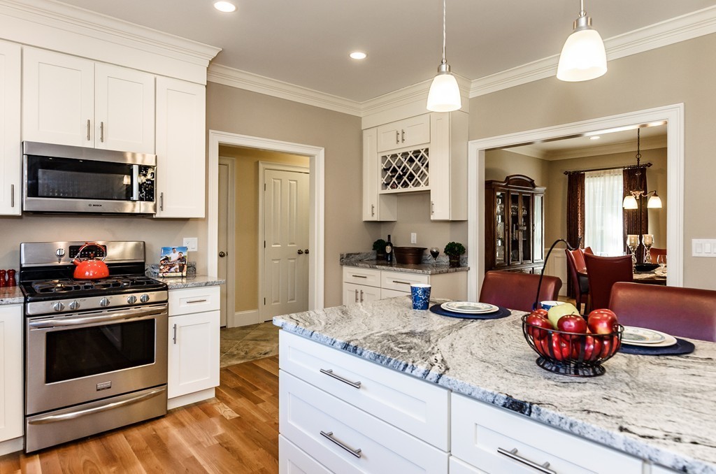 79 Maple Street Lexington, MA 02420 - Photo 4 of 29 Gallery Image 4