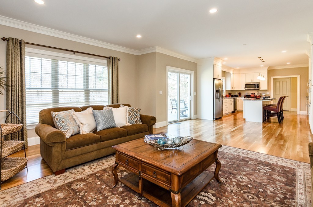 79 Maple Street Lexington, MA 02420 - Photo 9 of 29 Gallery Image 9