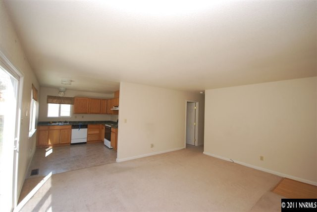 7675 Yorkshire Drive Reno, NV 89506 - Photo 3 of 12 Photo 3