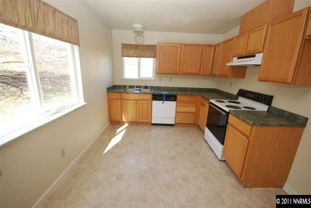 7675 Yorkshire Drive Reno, NV 89506 - Photo 4 of 12 Photo 4