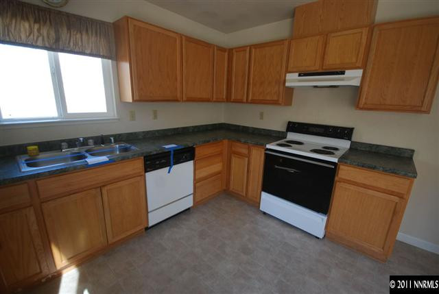 7675 Yorkshire Drive Reno, NV 89506 - Photo 5 of 12 Photo 5
