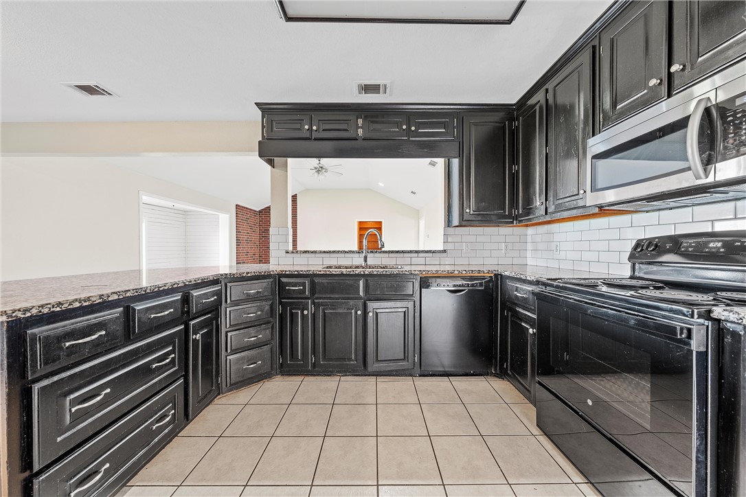 1312 North Rock Creek Road Waco, TX 76708 - Photo 11 of 46