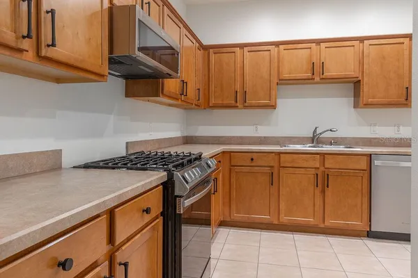 $2,225 | 808 Carlyle Lane, DeLand, FL 32724