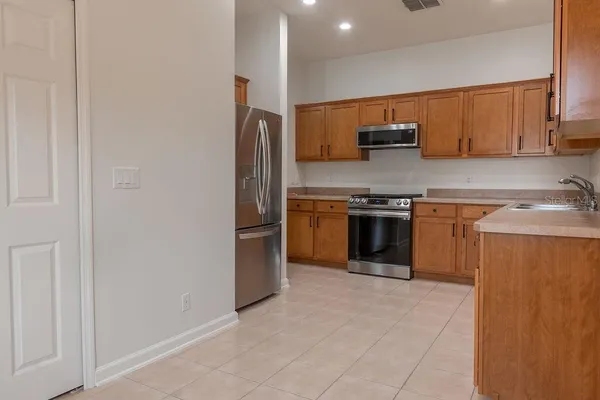 $2,225 | 808 Carlyle Lane, DeLand, FL 32724