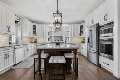 $950,000 | 13008 Glenfield Road, Leawood, KS 66209