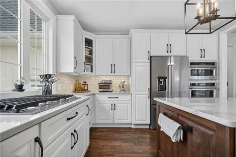 $950,000 | 13008 Glenfield Road, Leawood, KS 66209