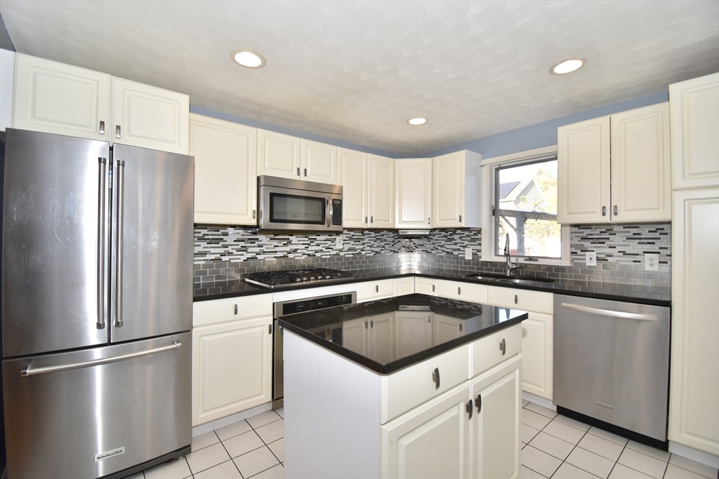 18 French Street Springfield, MA 01104 - Photo 11 of 39