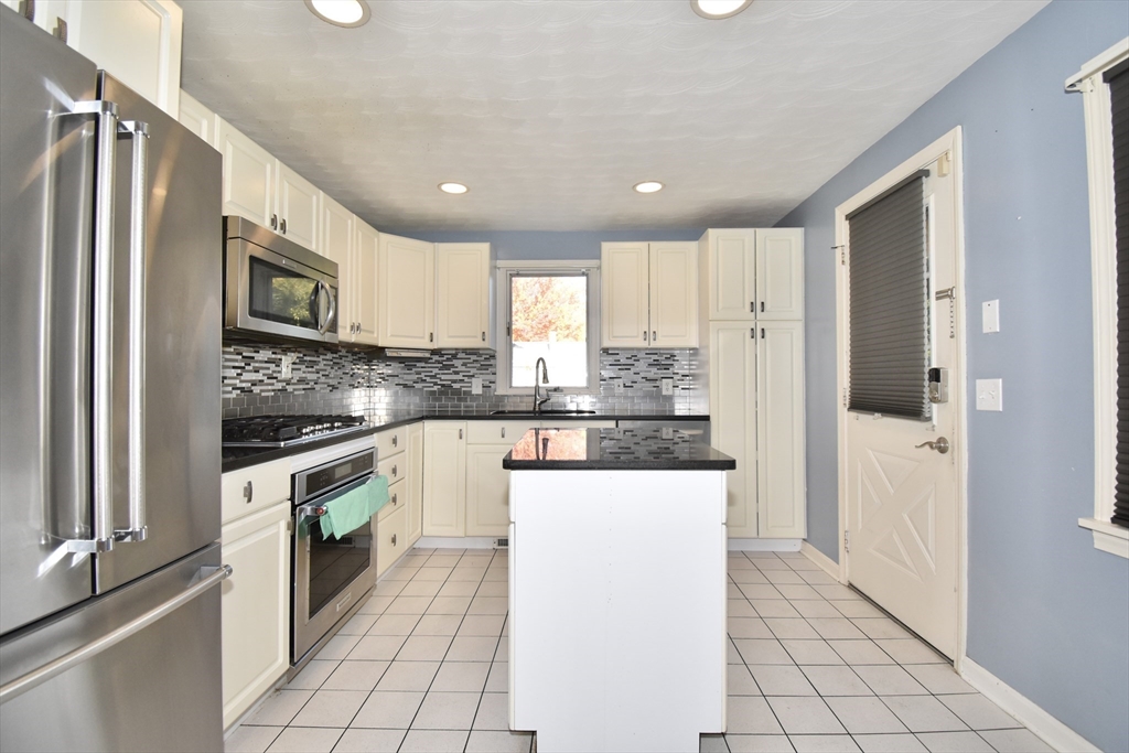 18 French Street Springfield, MA 01104 - Photo 9 of 39