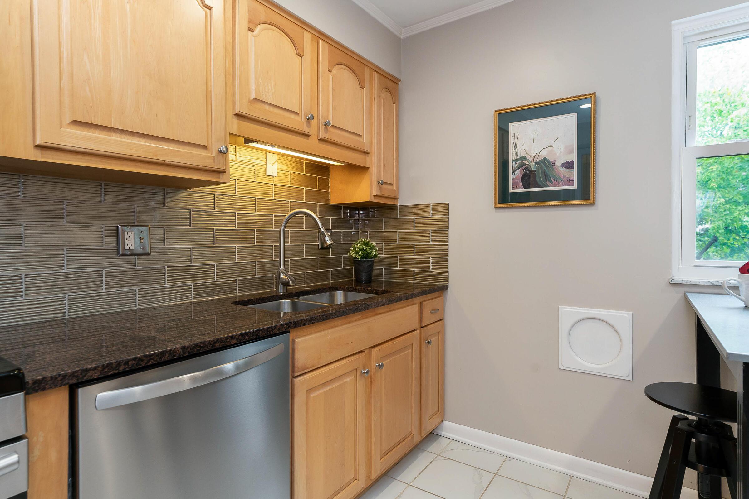 2654 Lane Road Columbus, OH 43220 - Photo 10 of 33 Kitchen