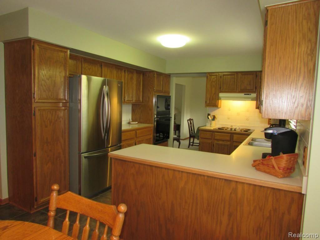 44746 Glengarry Road Canton, MI 48188 - Photo 13 of 38 Kitchen 2.jpg
