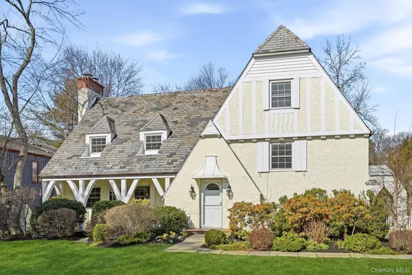 $1,890,000 | 27 Valley Road, Scarsdale, NY 10583