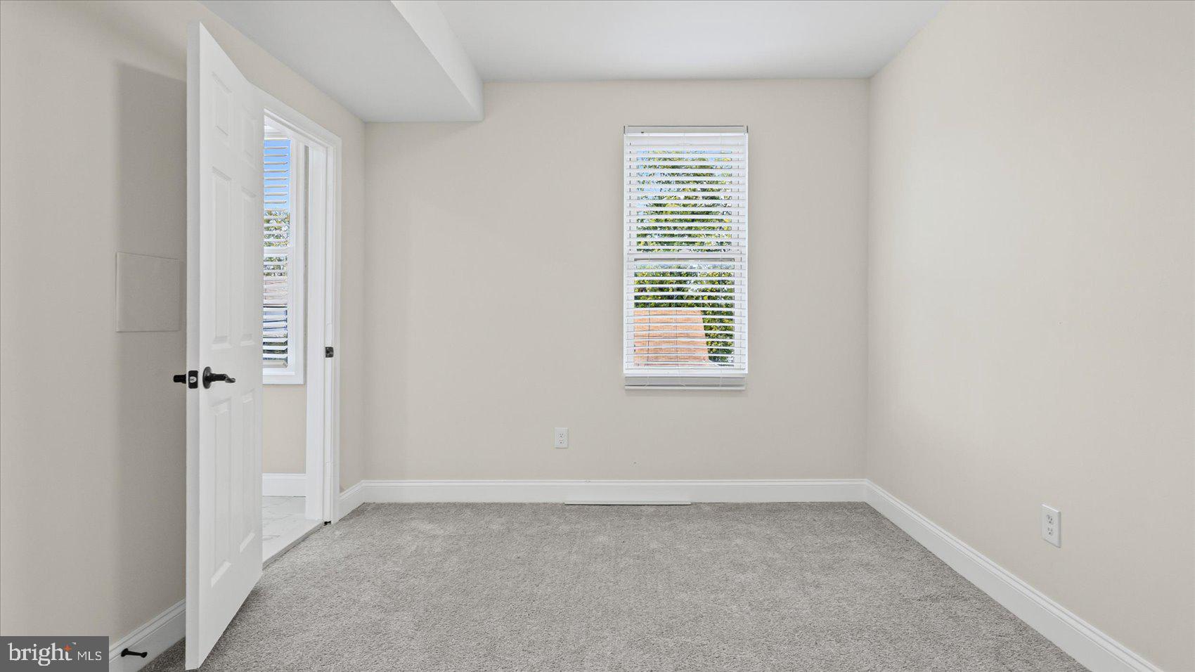 5300 Greenhill Avenue Baltimore, MD 21206 - Photo 21 of 43 an empty room with a window