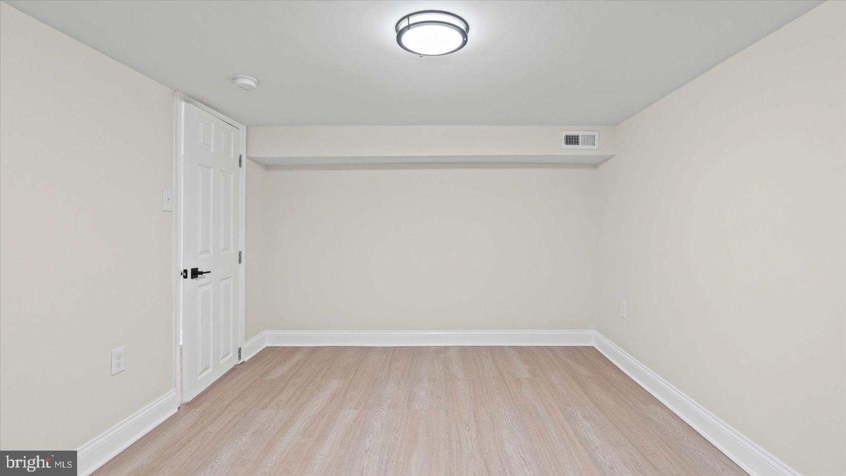 5300 Greenhill Avenue Baltimore, MD 21206 - Photo 26 of 43 a view of a room