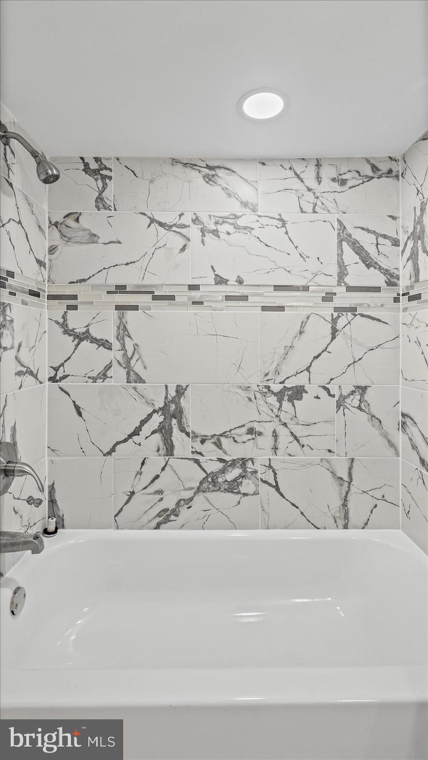 5300 Greenhill Avenue Baltimore, MD 21206 - Photo 27 of 43 a bathroom with a bathtub